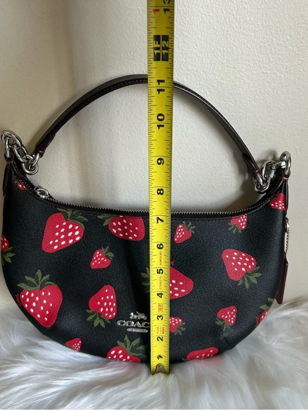 Coach‎ Payton Hobo Black Strawberry Pebbled Leather Shoulder Bag Good